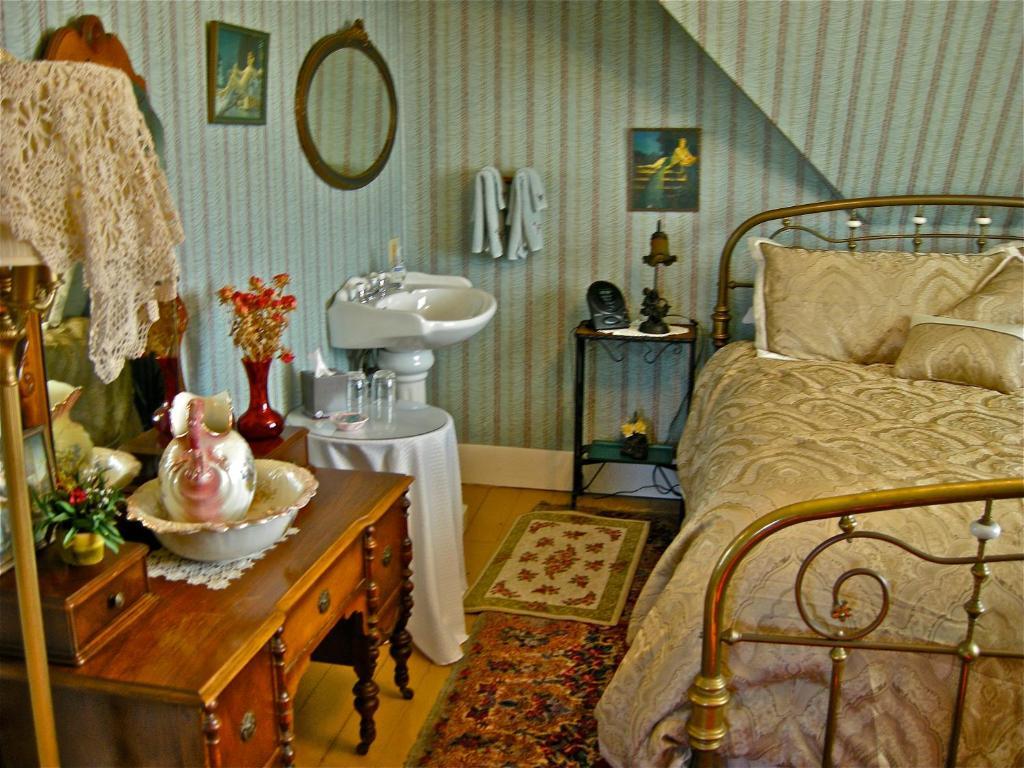 The Old Tower House Bed & Breakfast North Bend Phòng bức ảnh